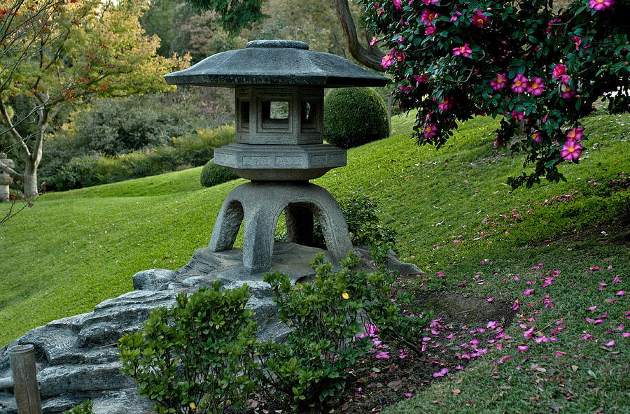 Đèn đá sân vườn